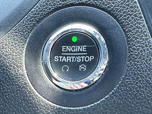 Used 2017 Ford Explorer XLT w/ Equipment Group 202A AWD/4WD image 15