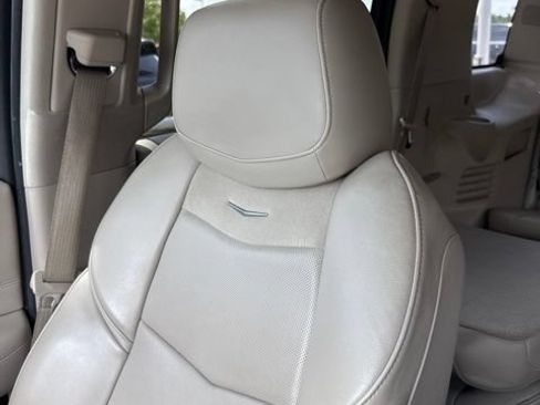 Used 2016 Cadillac Escalade Luxury AWD/4WD image 10