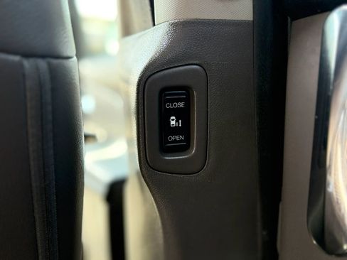 Used 2014 Honda Odyssey EX-L image 33