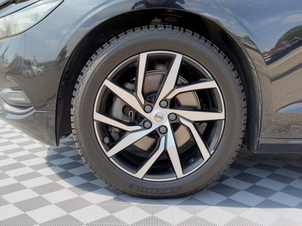 Used 2019 Volvo S60 T5 Momentum w/ Premium Package FWD image 13
