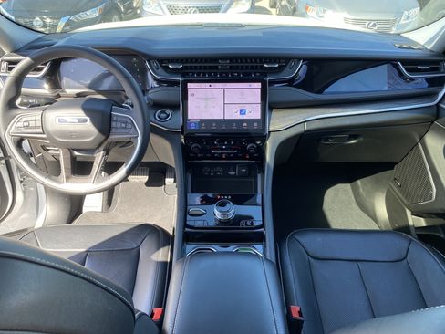 Used 2023 Jeep Grand Cherokee 4WD 4xe w/ Luxury Tech Group II image 26
