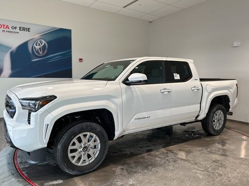 New 2026 Toyota Tacoma SR5 image 3
