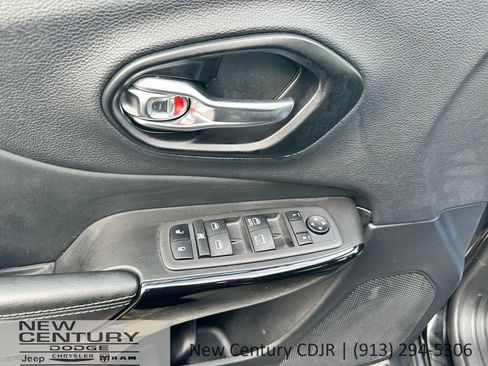 Used 2023 Jeep Cherokee Altitude Lux AWD/4WD image 6