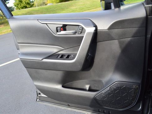 Used 2022 Toyota RAV4 XLE Premium image 28