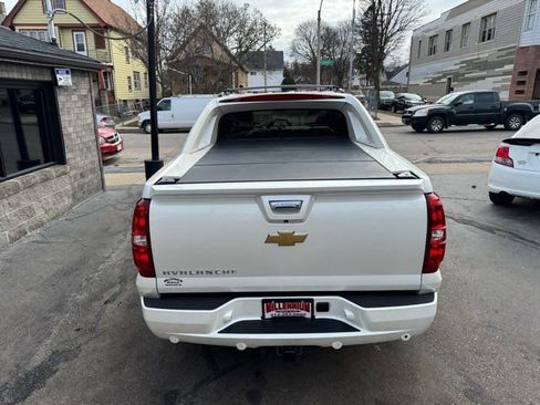 Used 2013 Chevrolet Avalanche LTZ image 28