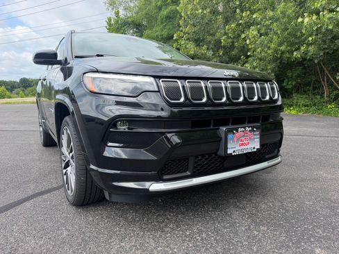 Used 2022 Jeep Compass Limited w/ Elite Group AWD/4WD image 3