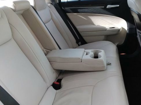 Used 2015 Chrysler 300 Limited w/ Driver Convenience Group image 11