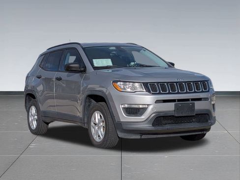 Used 2018 Jeep Compass Latitude w/ Popular Equipment Group image 3