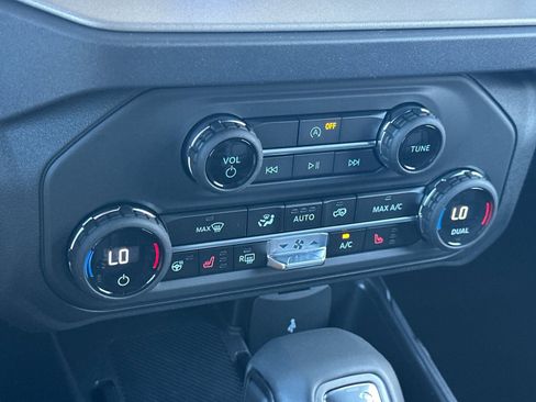 New 2025 Ford Bronco Outer Banks w/ Black Appearance Package image 22