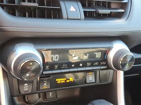 Used 2021 Toyota RAV4 XLE image 17