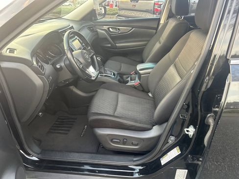 Used 2020 Nissan Rogue SV image 9
