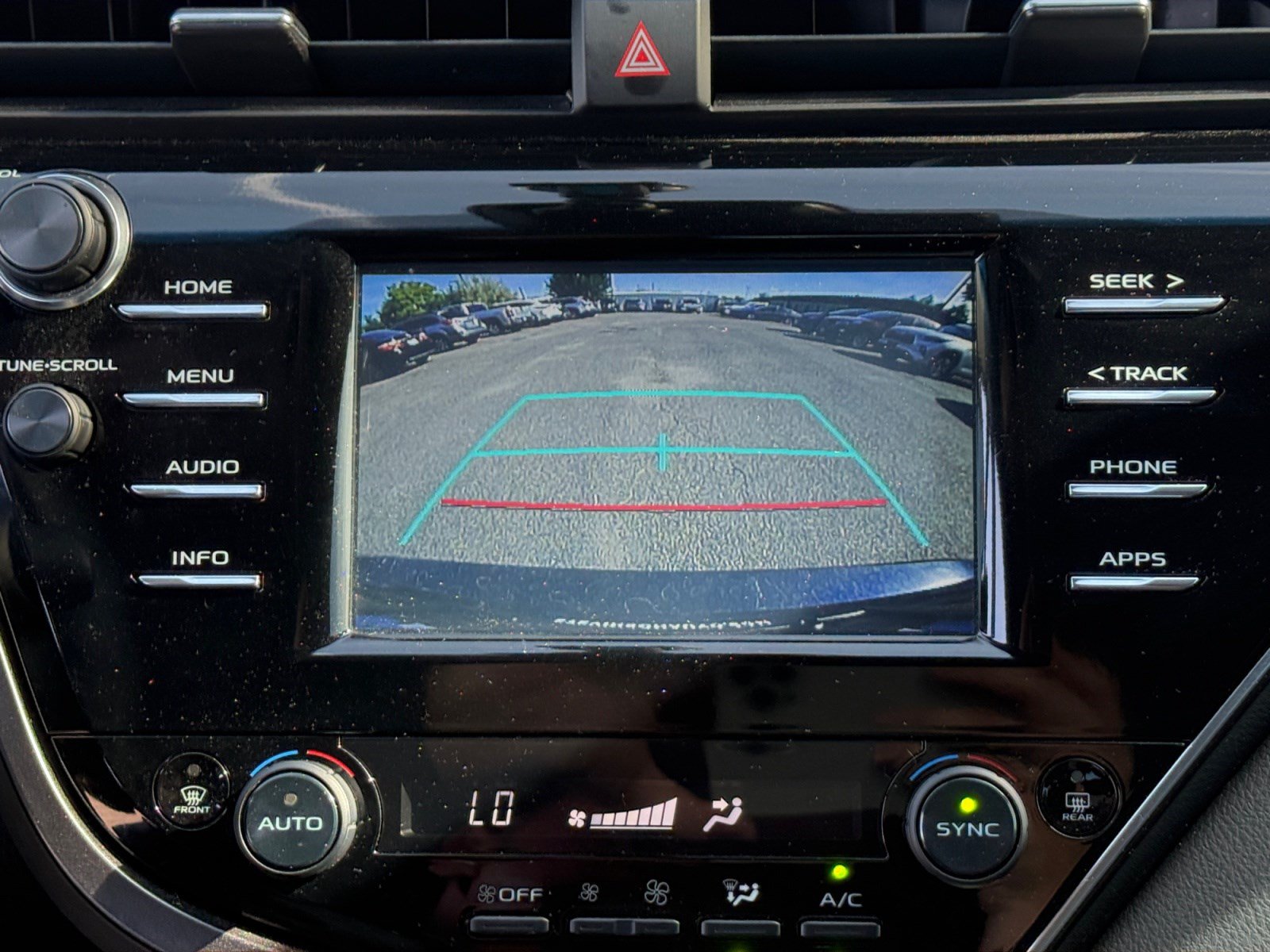 Used 2018 Toyota Camry LE FWD image 27