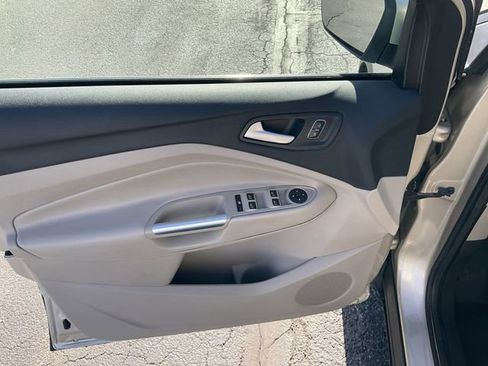 Used 2017 Ford Escape SE w/ Equipment Group 201A image 25