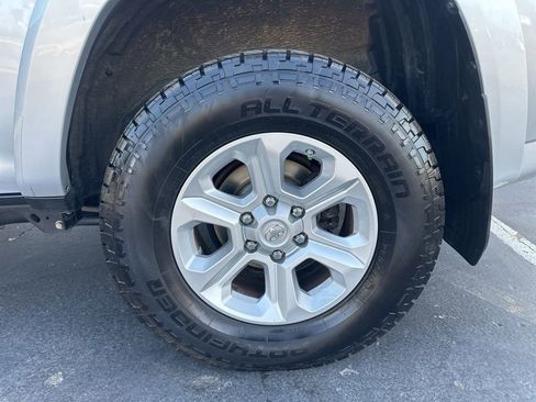 Used 2019 Toyota 4Runner SR5 AWD/4WD image 25