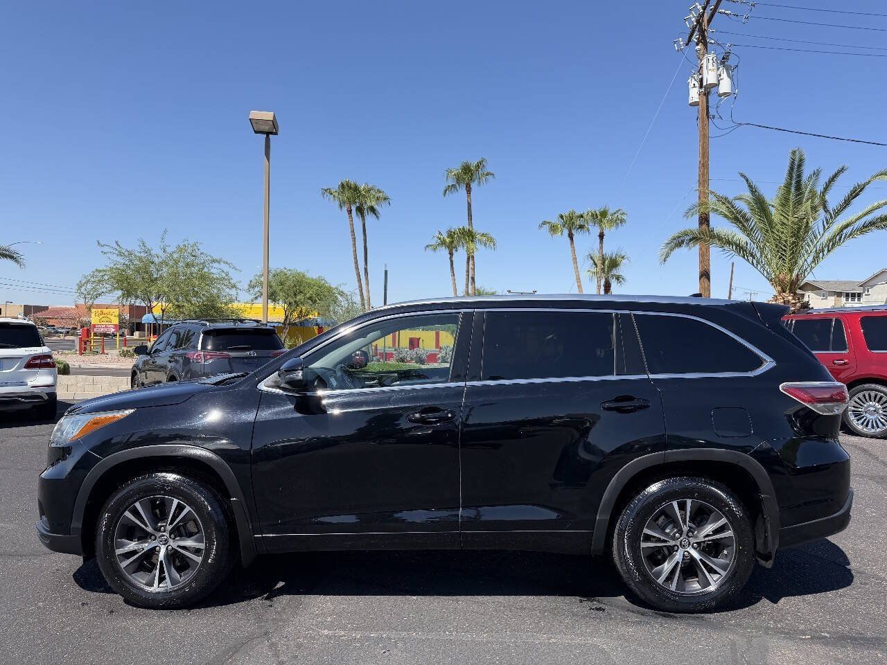 Used 2016 Toyota Highlander XLE AWD/4WD image 3