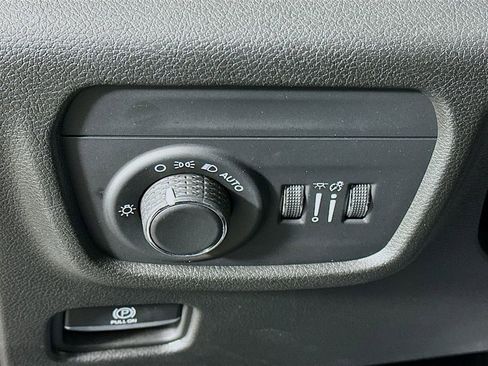 Certified 2022 Jeep Grand Cherokee Laredo w/ Luxury Tech Group I image 18