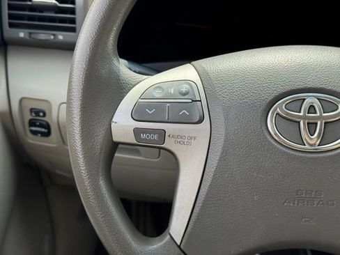 Used 2010 Toyota Camry LE FWD image 22