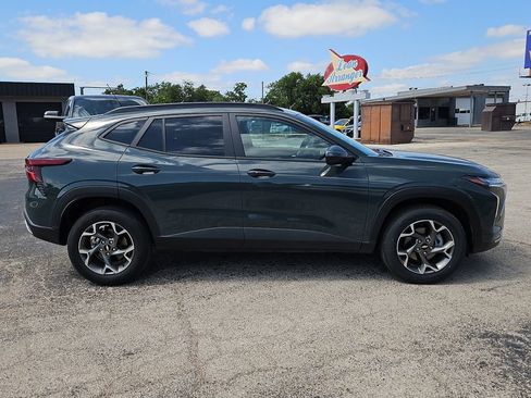 Used 2025 Chevrolet Trax LT w/ LT Convenience Package FWD image 12