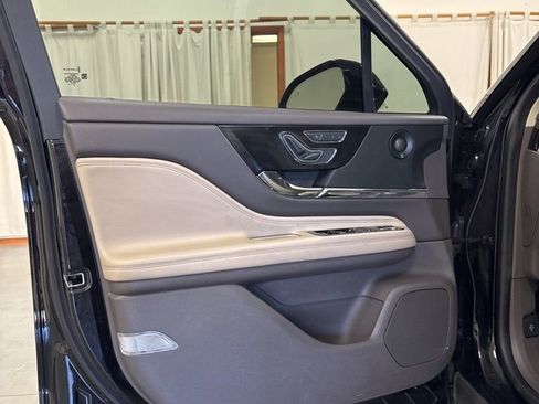 Used 2020 Lincoln Corsair Reserve w/ Equipment Group 201A image 10