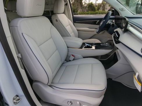 New 2026 Buick Enclave Avenir w/ Super Cruise Package FWD image 24