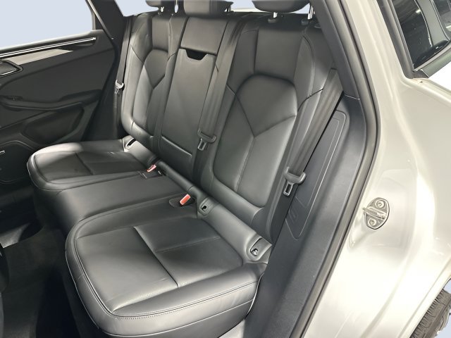 Used 2024 Porsche Macan AWD/4WD image 31