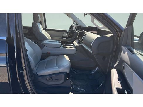 Used 2025 Ford Expedition Max Active AWD/4WD image 12