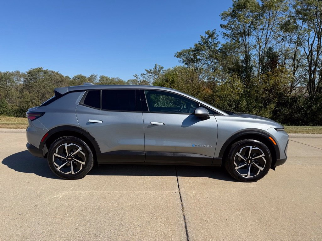 Used 2025 Chevrolet Equinox EV LT w/ Comfort Package AWD/4WD image 2