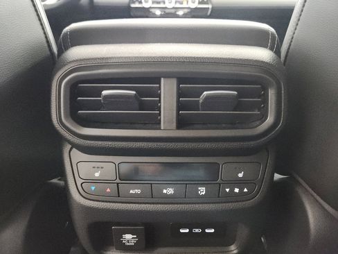Used 2025 Honda Pilot Elite image 32