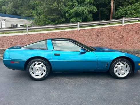 Used 1995 Chevrolet Corvette Coupe RWD image 6