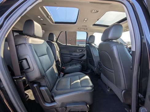 Used 2021 Chevrolet Traverse RS image 15