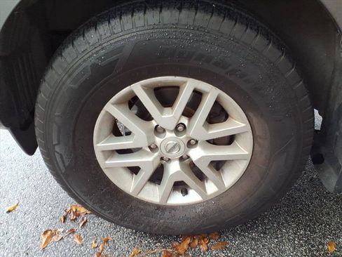 Used 2020 Nissan Frontier SV AWD/4WD image 12