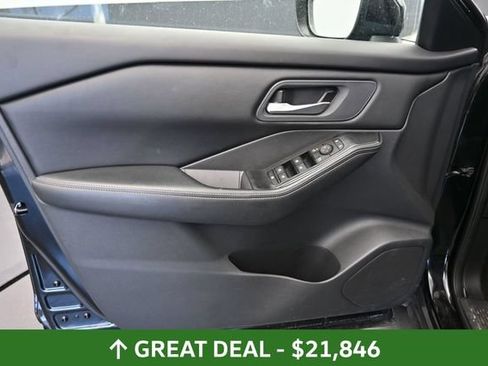 Used 2025 Nissan Rogue SV AWD/4WD image 18