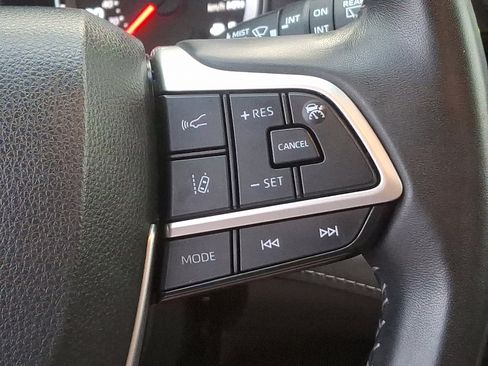 Used 2022 Toyota Highlander LE image 22