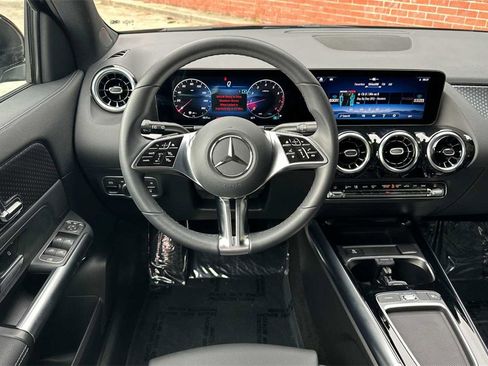 Certified 2025 Mercedes-Benz GLA 250 image 17