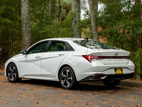 Used 2021 Hyundai Elantra Limited image 55