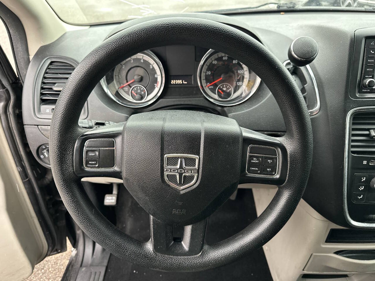 Used 2017 Dodge Grand Caravan FWD image 14