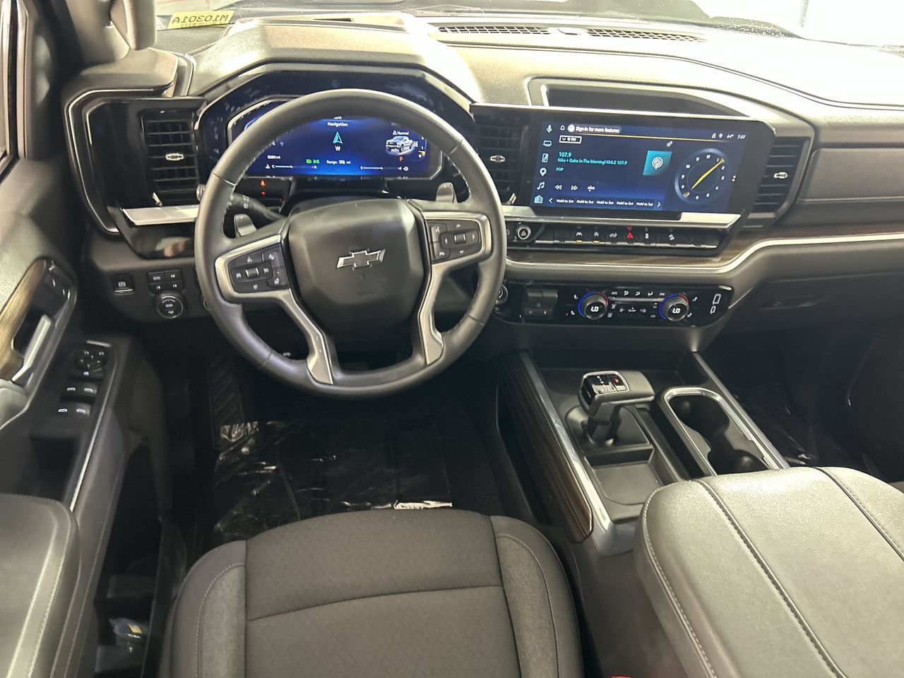 Used 2026 Chevrolet Silverado 1500 LT Trail Boss w/ Dark Appearance Package AWD/4WD image 22