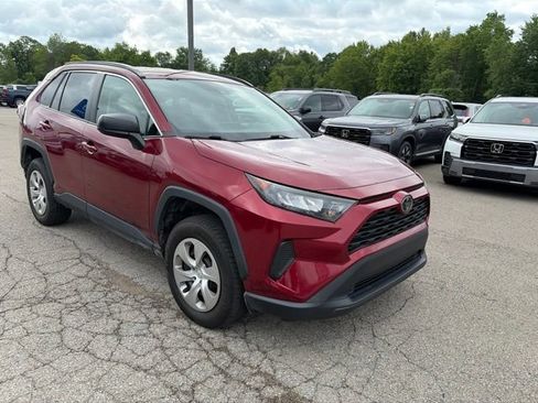 Used 2019 Toyota RAV4 LE AWD/4WD image 3