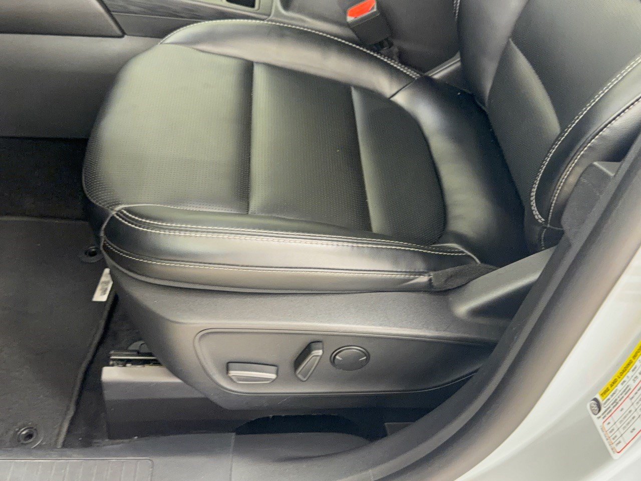 Used 2025 Ford Escape Platinum AWD/4WD image 16