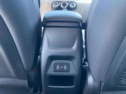 Used 2025 Hyundai Venue SEL FWD image 32