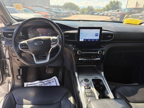 Used 2021 Ford Explorer Limited w/ Equipment Group 301A AWD/4WD image 13