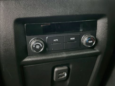 Used 2023 Chevrolet Traverse LT FWD image 26