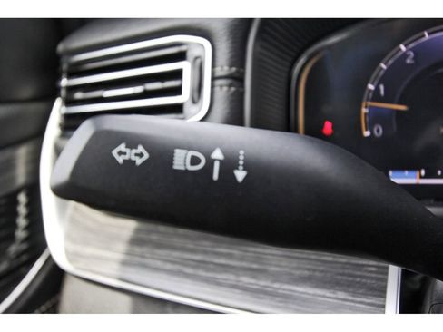 Used 2024 Jeep Wagoneer L Series II image 18