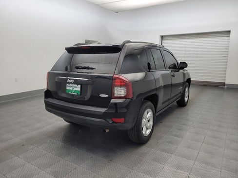 Used 2017 Jeep Compass Latitude FWD image 9