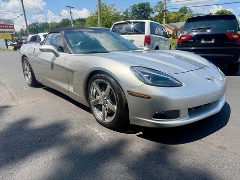 Used 2005 Chevrolet Corvette Convertible w/ Preferred Equipment Group RWD image 3