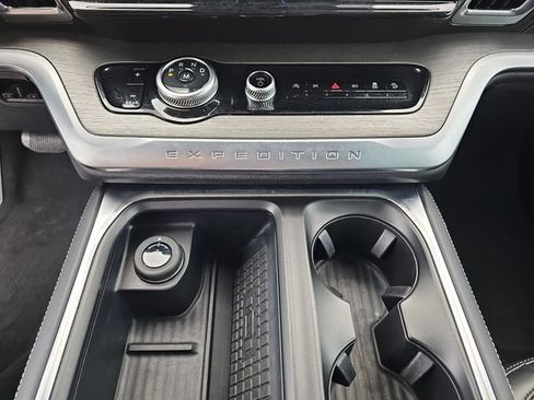 Certified 2025 Ford Expedition Platinum AWD/4WD image 25
