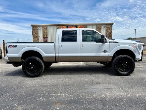 Used 2011 Ford F250 Lariat w/ Lariat Interior Pkg AWD/4WD image 2