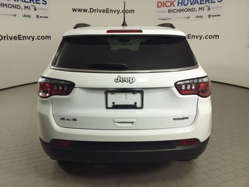 Used 2022 Jeep Compass Latitude AWD/4WD image 5