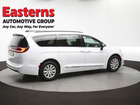 Used 2023 Chrysler Pacifica Limited FWD image 44