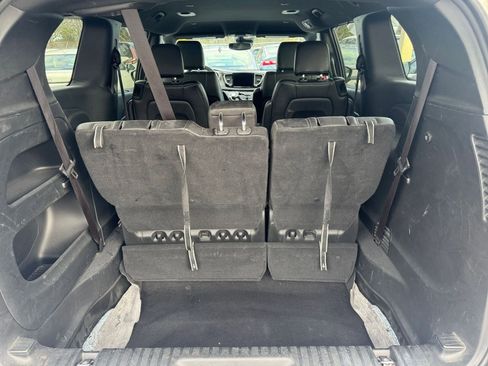 Used 2025 Chrysler Pacifica Select image 33